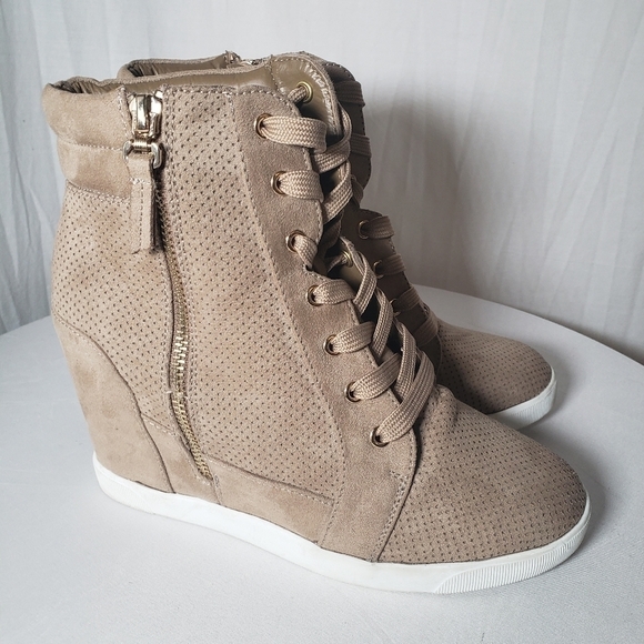 Shoe Dazzle Talisa Tan Wedge Heel Fuax Suede Shoe Sz 7.5 - Picture 6 of 7